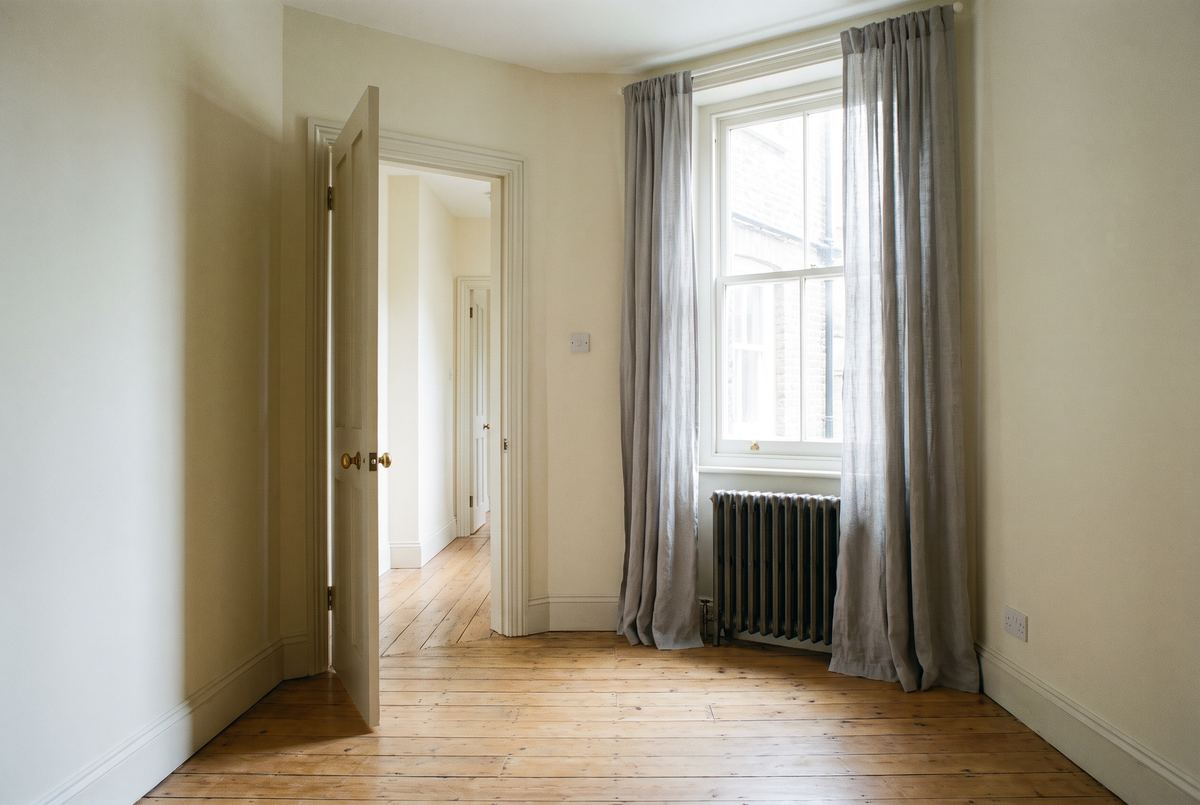 Appartement vide, fraîchement repeint, prêt à être loué